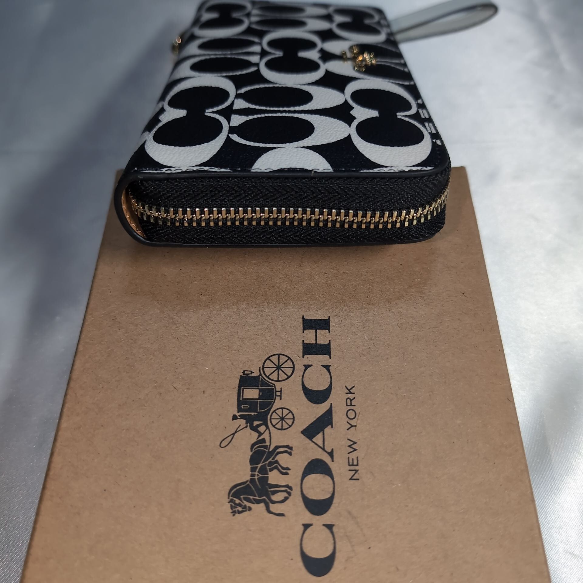 COACHコーチ ラウンドファスナー長財布 シグネチャー ブラック