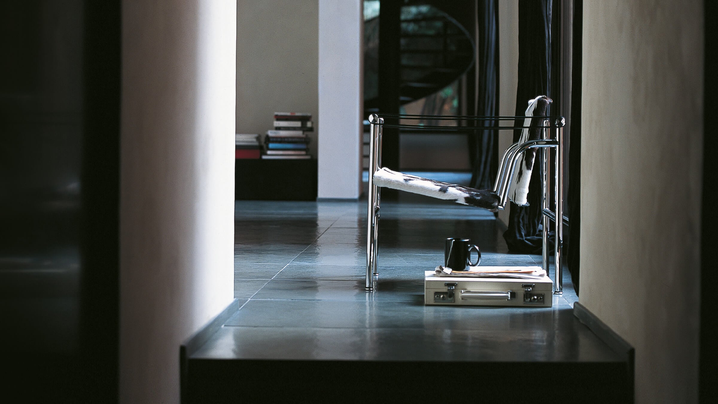 LC 1 Sling Chair | Made by Cassina – Luminaire