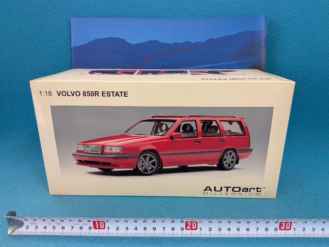 AUTO art オートアートVOLVO 850R 欠損あり Autoart Volvo 850 T-5R Estate - Cream (1995, 1/18 Scale) Model Car