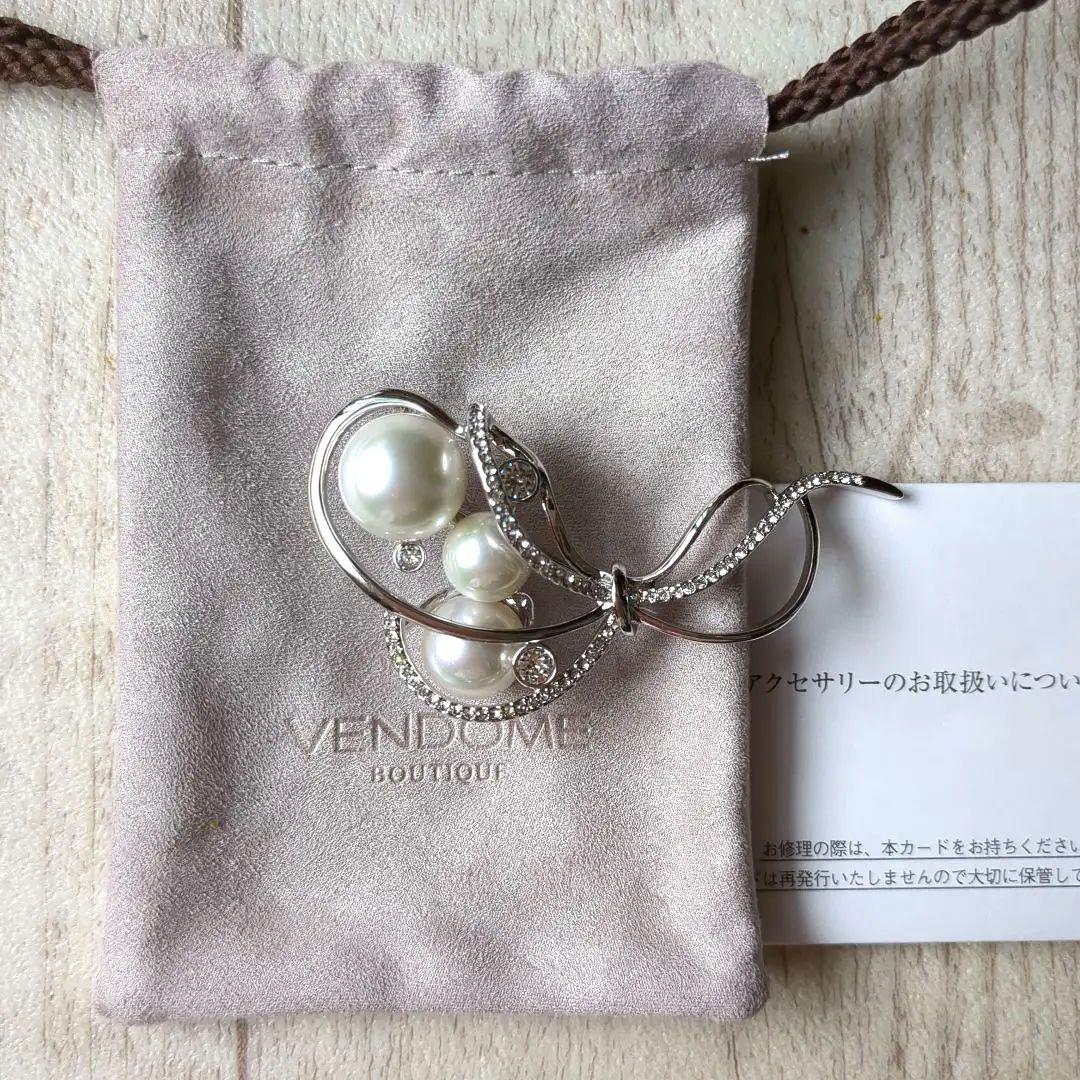 VENDOME BOUTIQUE 貝パール ブローチ ヴァンドームブティック VBPV5090__UW 貝パール ブローチ｜ブローチ｜ヴァンドームブティック